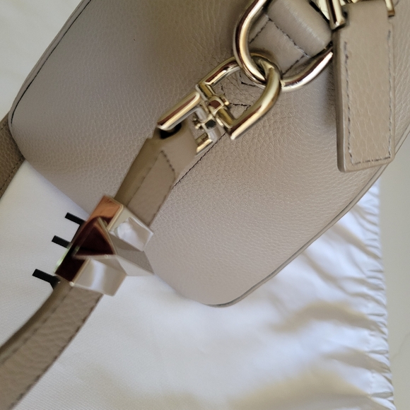 Givenchy Antigona Small Handbag - Picture 10 of 16